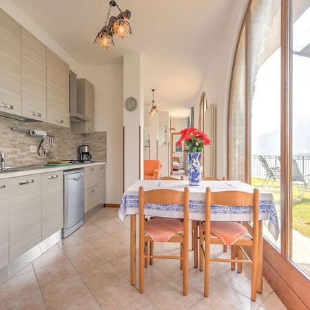 Wonderful Flat With Swimming Pool Lift And Garden Apartment Gravedona Luaran gambar