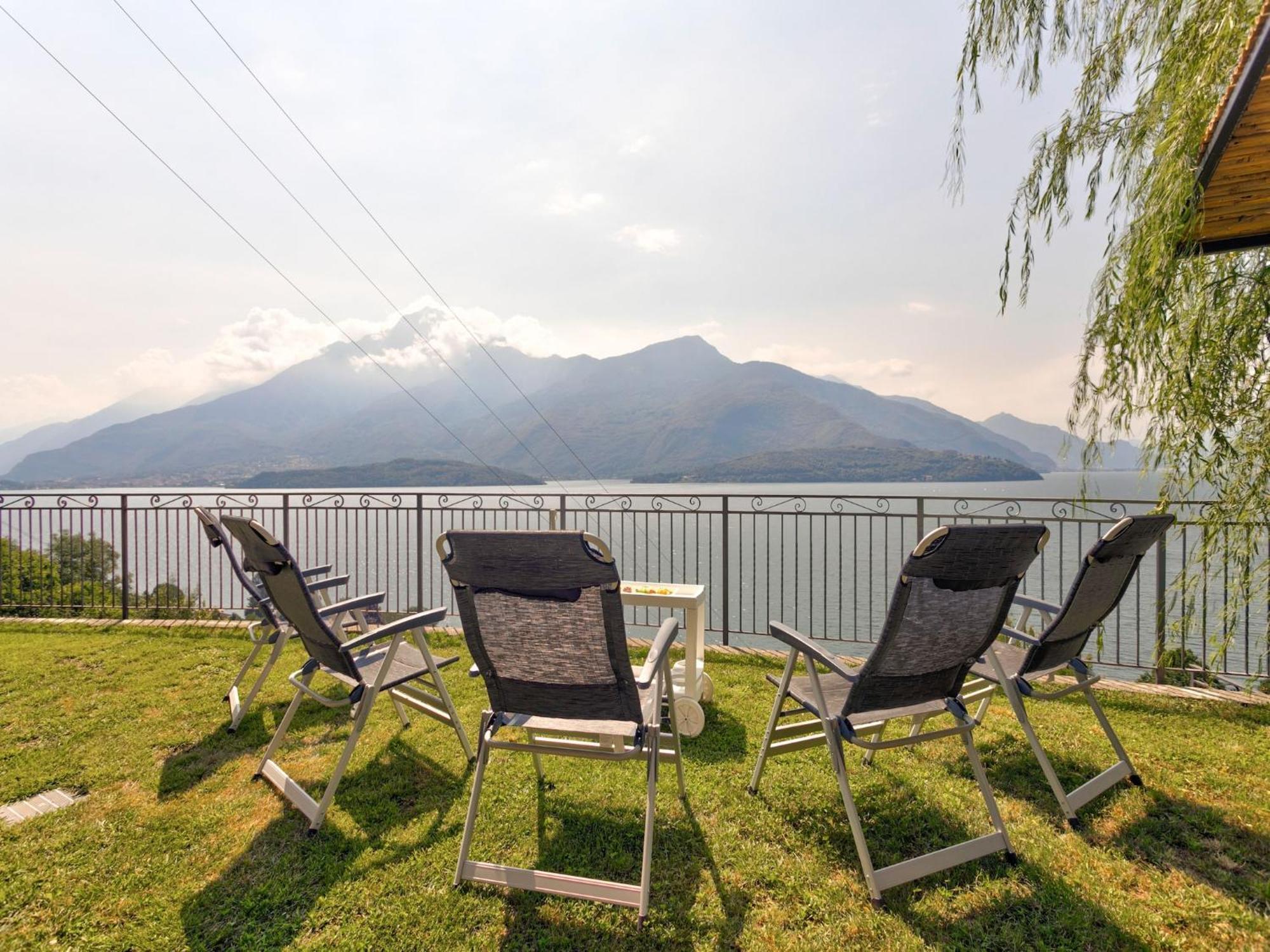 Wonderful Flat With Swimming Pool Lift And Garden Apartment Gravedona Luaran gambar