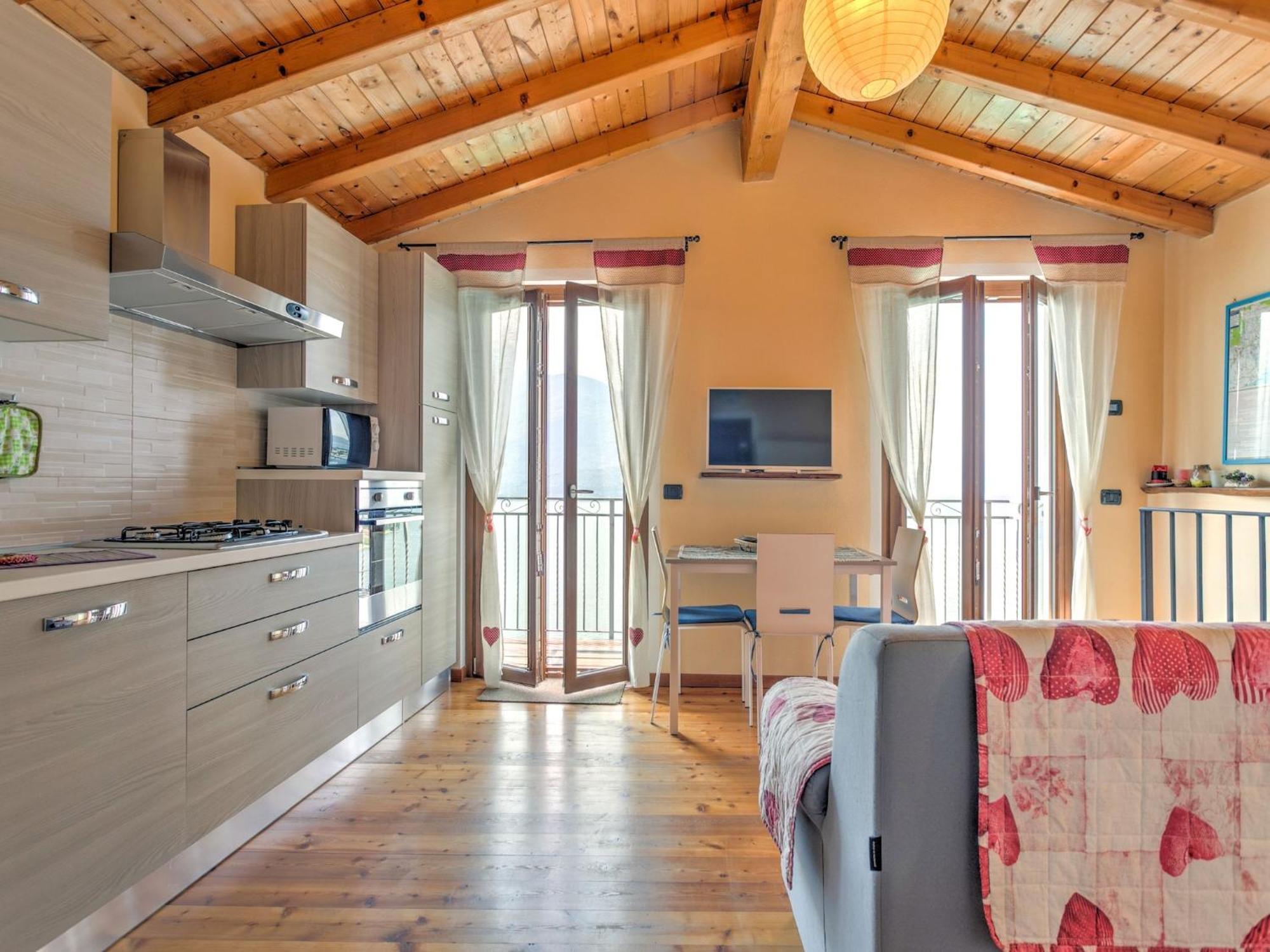 Wonderful Flat With Swimming Pool Lift And Garden Apartment Gravedona Luaran gambar