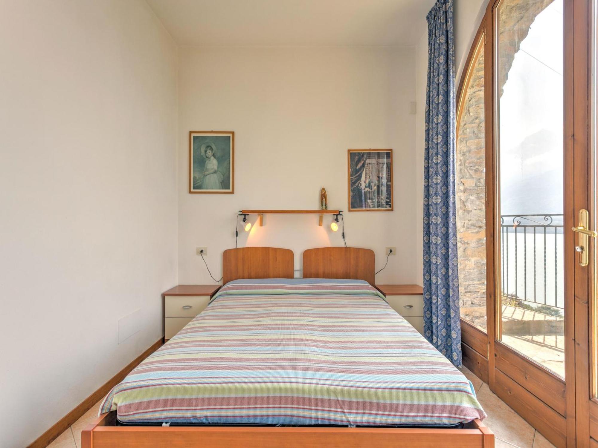 Wonderful Flat With Swimming Pool Lift And Garden Apartment Gravedona Luaran gambar