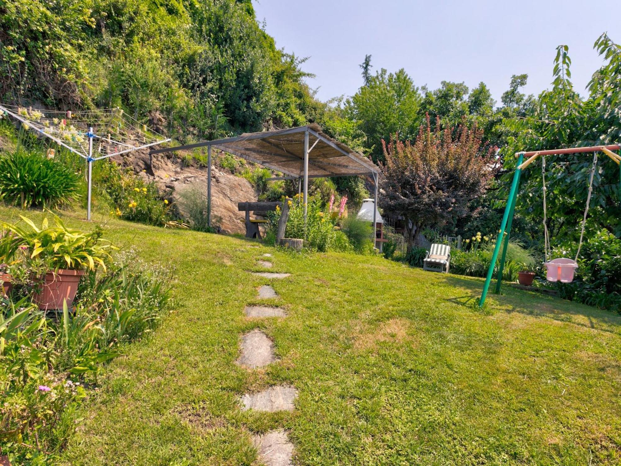 Wonderful Flat With Swimming Pool Lift And Garden Apartment Gravedona Luaran gambar