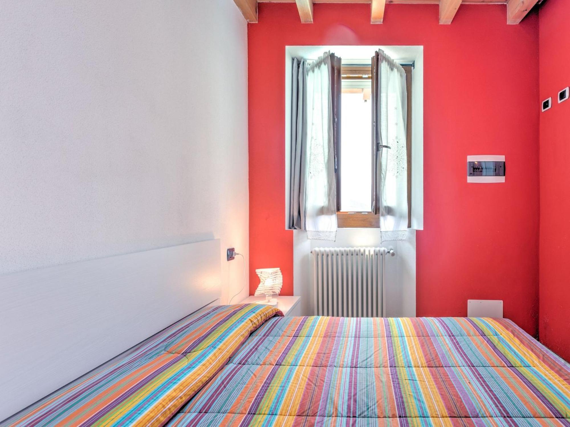 Wonderful Flat With Swimming Pool Lift And Garden Apartment Gravedona Luaran gambar