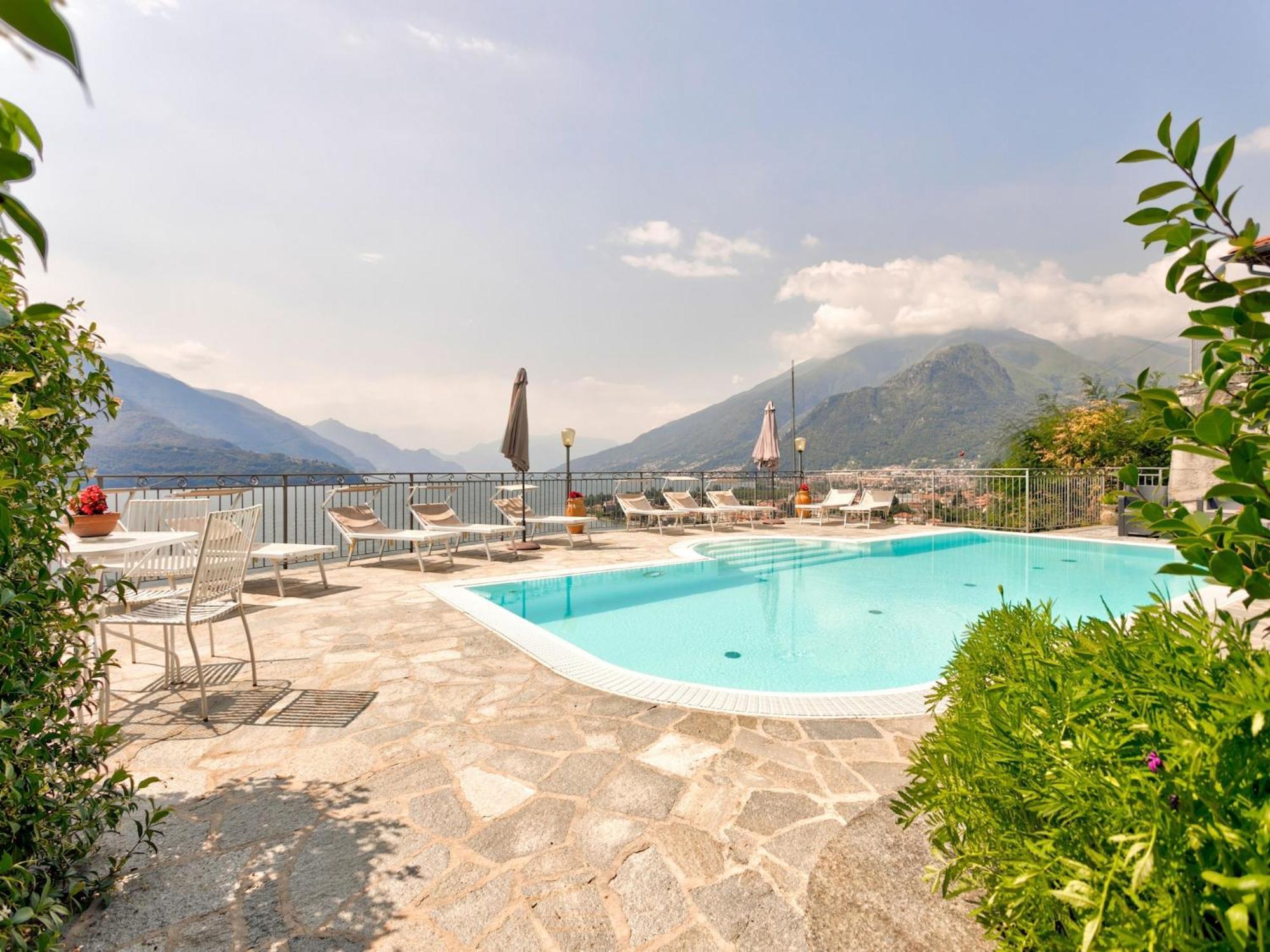 Wonderful Flat With Swimming Pool Lift And Garden Apartment Gravedona Luaran gambar