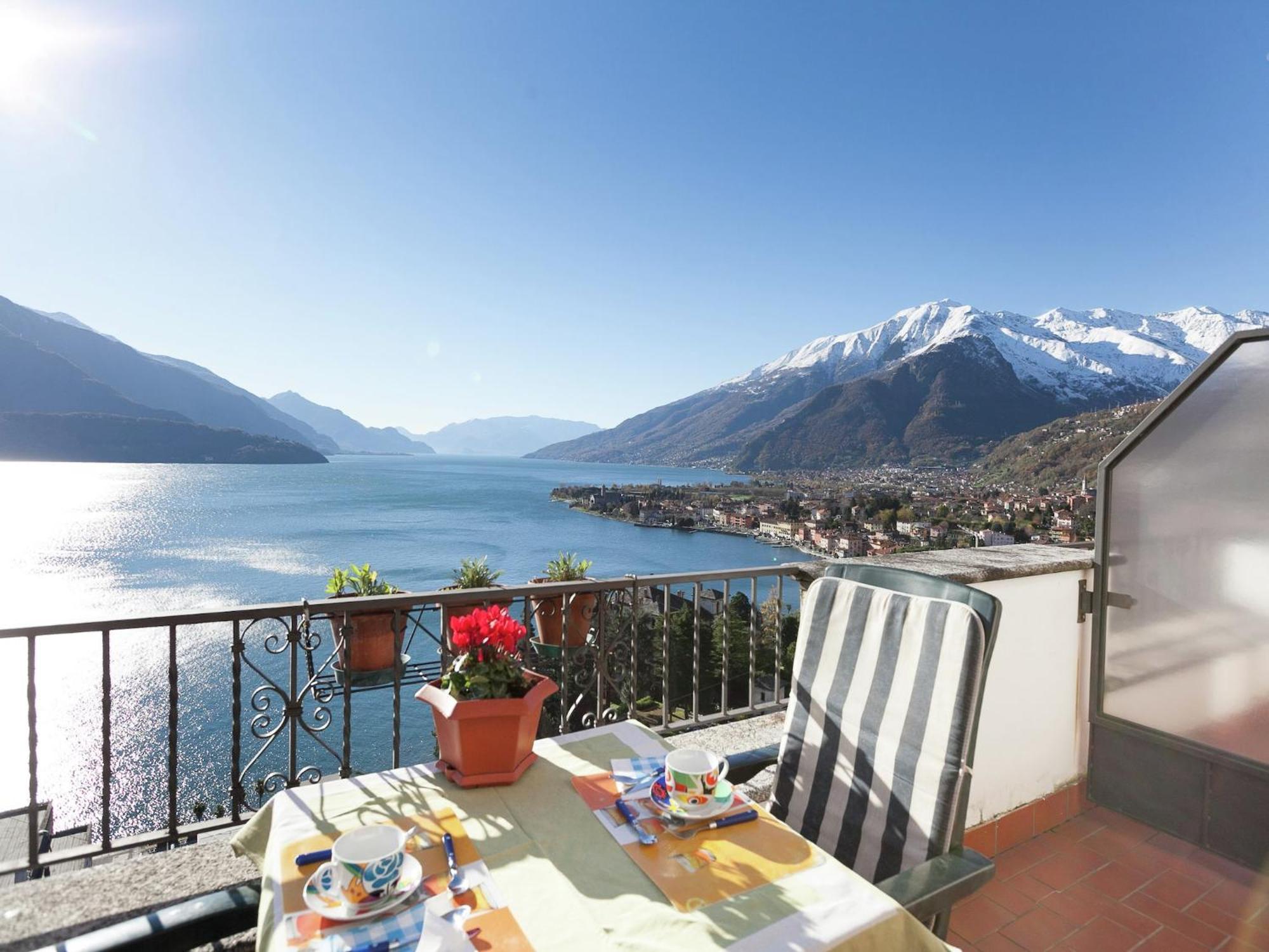 Wonderful Flat With Swimming Pool Lift And Garden Apartment Gravedona Luaran gambar