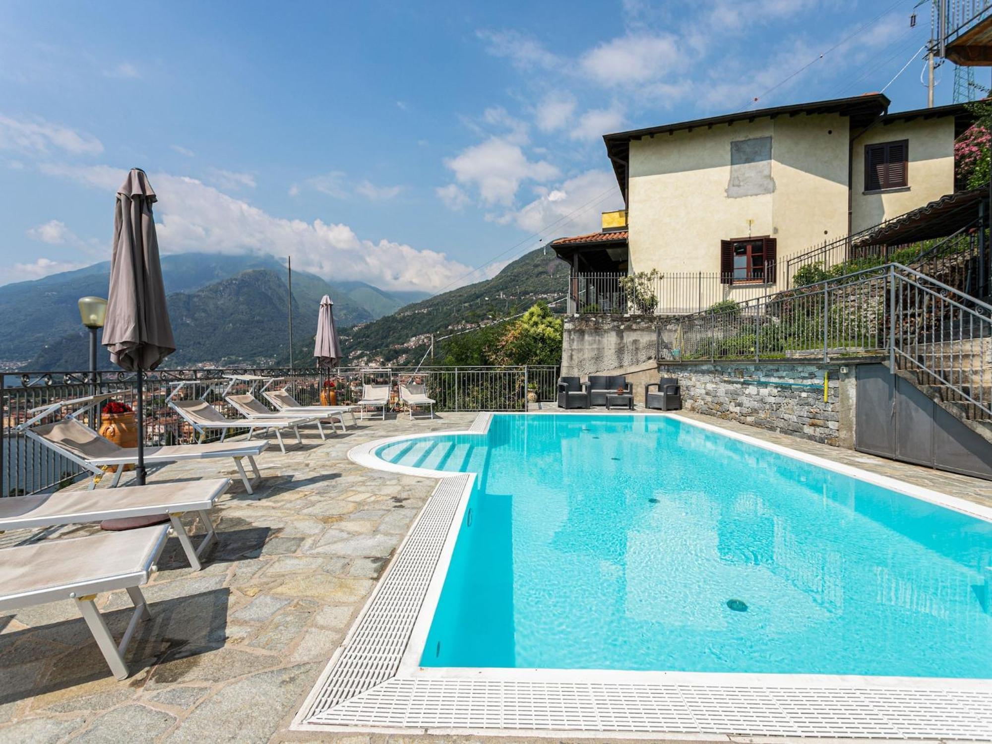 Wonderful Flat With Swimming Pool Lift And Garden Apartment Gravedona Luaran gambar